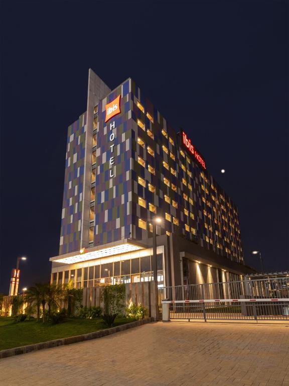 HOTEL IBIS