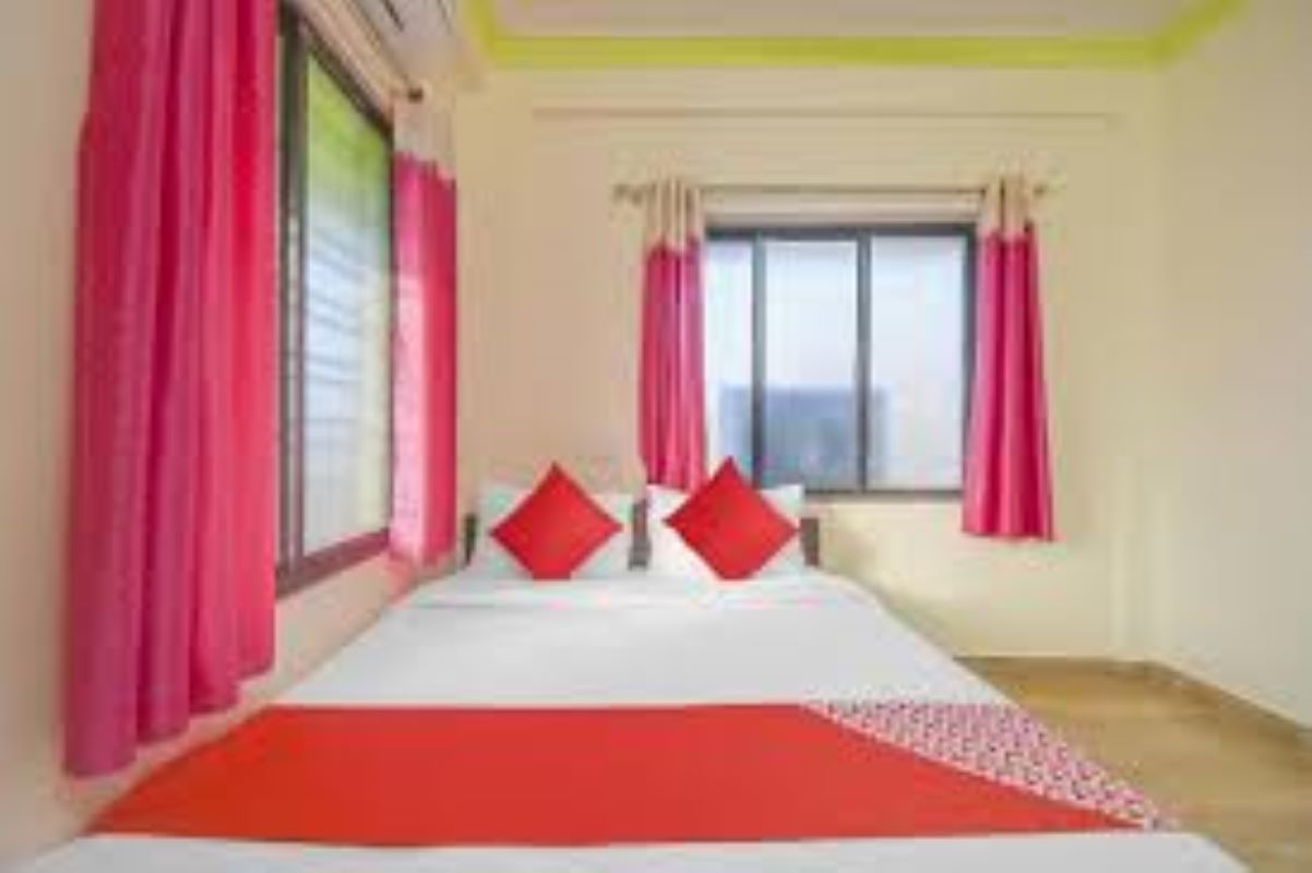 HOTEL SHREE NEAR AKANKHA MORE